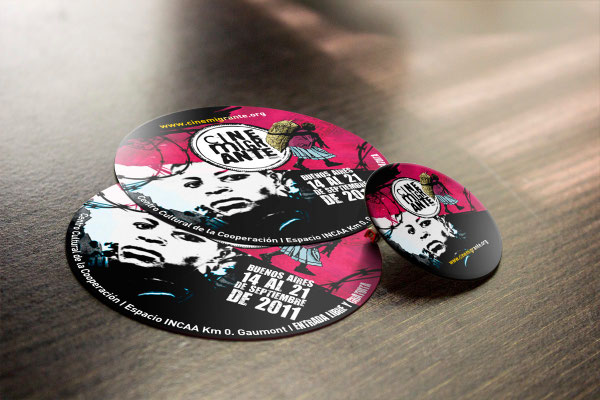 2011: Stickers y pin