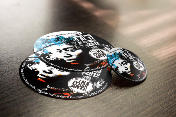 2012: Stickers y pin