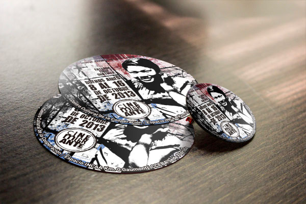 2013: Stickers y pin