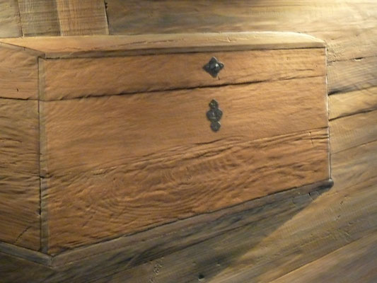 Durch die einzigartige Oberfläche und Bemalung wirken Sylter Holzbilder natürlich gemütlich und in jedem Licht etwas anders.