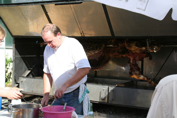 Er muß den ganzen Ochsen braten