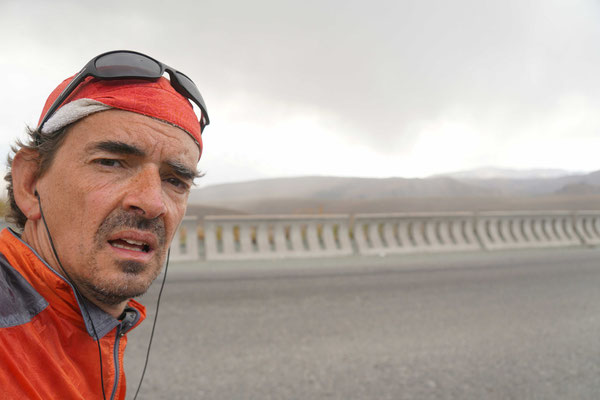 Aufstieg zum zweiten Pass - 12% Steigung - während 12 Kilometer Distanz..