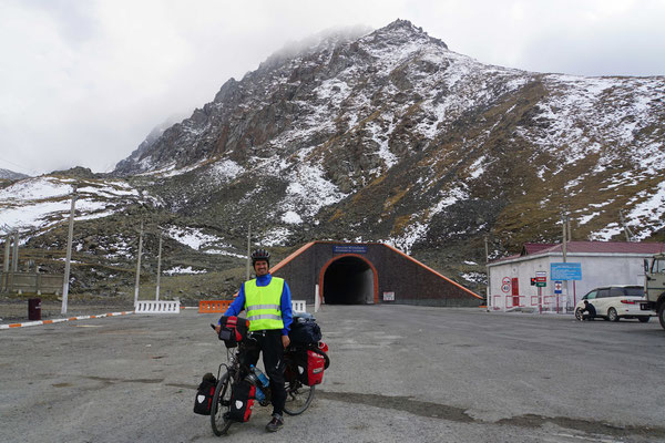 Auf dem Pass HINTER dem "bösen" Tunnel...