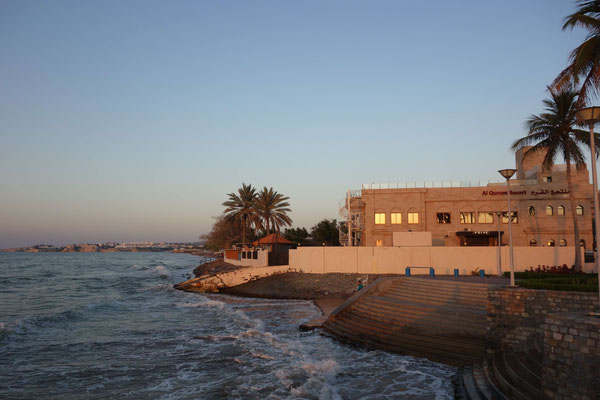 Al Qurum Resort Hotel au coucher du soleil