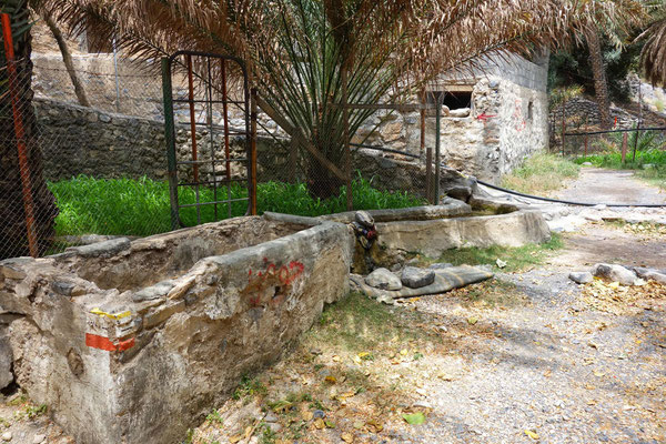 Début du sentier W6a dans le Wadi Ghul