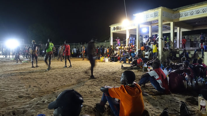 Lutte sénégalaise à Fimela : spectateurs