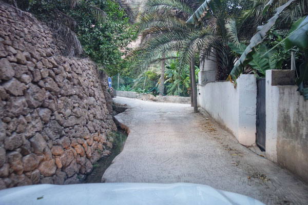 Passage très étroit dans Harat Bidah (Wadi Tiwi)
