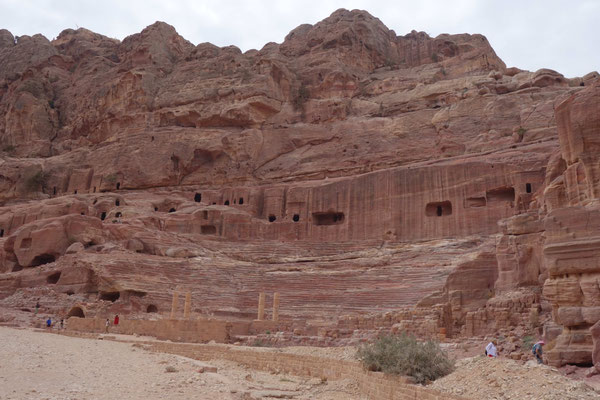 Le théâtre de Pétra, creusé dans la roche (le seul au monde) par les Nabatéens au début de l’ère chrétienne