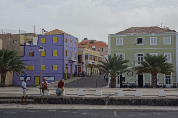 Rua Santo Antonio et Casa Café Mindelo