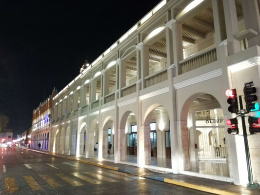 Centre culturel sur la place de l'Indépendance