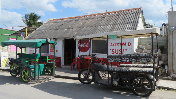 Café dans le village de Rio Lagartos