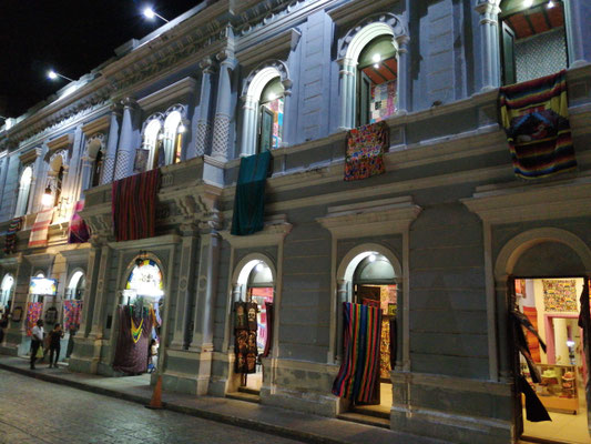 Mercado Hunab Ku (504 Calle 59)à voir mais ne rien acheter !