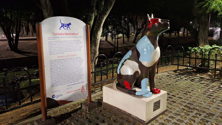 Cali : sculpture de chat du boulevard del Río 