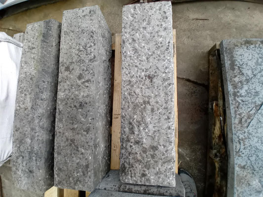 3: palissade 22x19x80 pierre (30€ pour les 3 pièces)