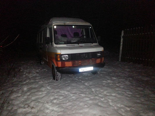 Winter Check: Sleeping outside at -12°C, the oven keeps it warm and cozy! Only "problem" is waking up every 2 hours to put new wood...