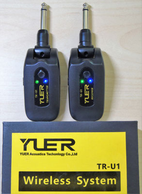 Seit 2022 verwende ich auch die kabellose Signalübertragung. Sender (und Empfänger) sind mittlerweile so klein wie ein moderner Autoschlüssel, so dass man für den Sender keine extra Tasche am Gürtel benötigt. Plug 'n' play!