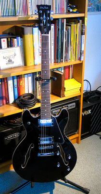 Die zweite halbakustische ist ein Nachbau der legendären Gibson ES 335: Harley Benton HB 35 (die Hausmarke von Thomann) im Vintage Style