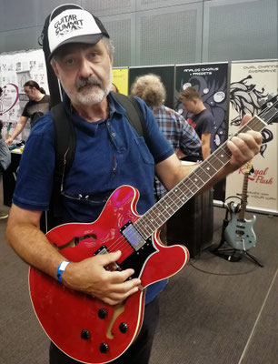 Ach, Gibson ES 335, wärst du doch mein...  [Foto: Robert Rösler]