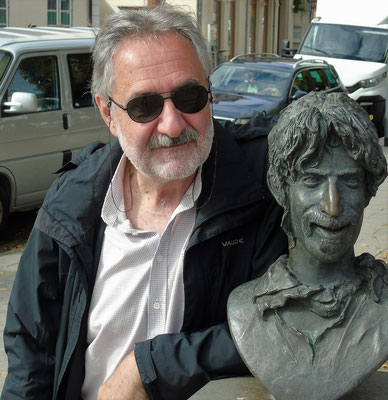 In Bad Doberan steht ein Denkmal des Meisters, den der Autor so sehr verehrt, dass er rund 30 Jahre nach dessen Tod zu ihm wallfahren musste: Frank Zappa - RIP.