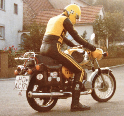 Die in den Motorradwerken Zschopau (MZ) in Sachsen gebaute TS 250 war ein biederer Zweitakter. Der Auspuff besaß die Dimension eines kapitalen Ofenrohres [Foto: Evelyn Boxberger]