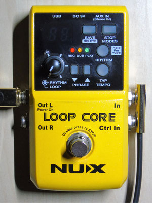 Stompbox zum Üben mit Metronom oder zu 19 Schlagzeugrhythmen. Hauptfunktion ist das Übereinanderlegen von mehreren Tonspuren (Overdubbing). Für Gitarre und Bass verrichtet der Looper von NUX (sprich: New Cross) gute Dienste.