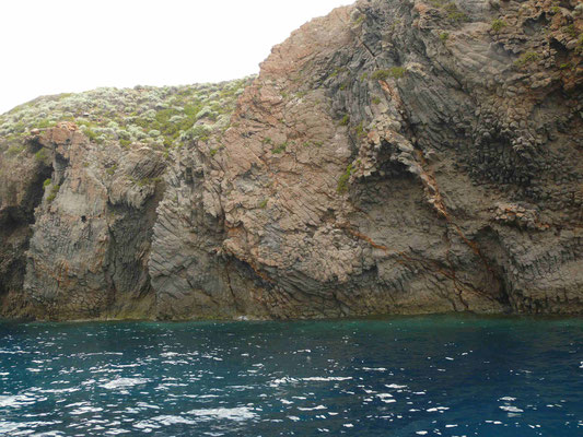 Avant de débarquer sur l'île de Panarea nous faisons un petit détour vers la Cala Junca