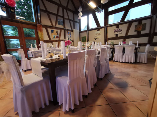 Hochzeit Feiern in der Kelter in Notzingen - Beispiele Tischdeko und Tischanordnungen
