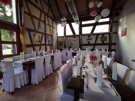 Hochzeit Feiern in der Kelter in Notzingen - Beispiele Tischdeko und Tischanordnungen