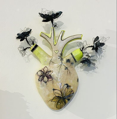 "The light inside" - Polystyrène, acrylique, fil de fer, papier et résine - 40x35cm