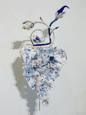 "Sacré Sacrum" - 170x40cm avec socle acier