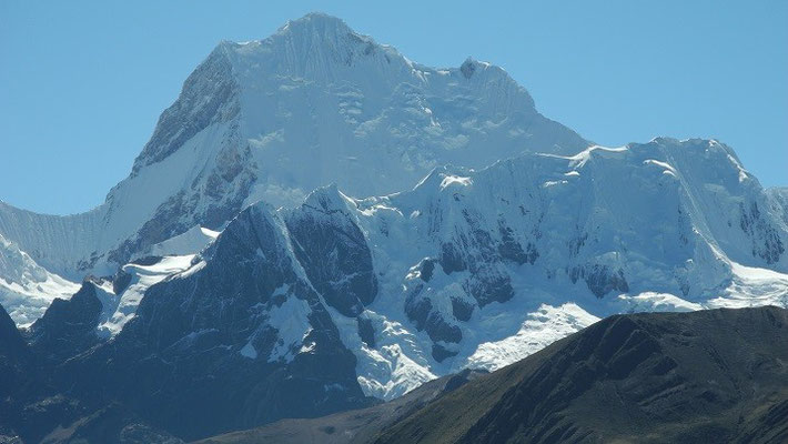 Cordillera Huayhuash1. Yerupaja Grande (6600+m)