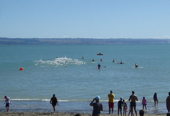 Napier Ocean Swim 2.5km Start (ich hab den Classic 1km gemacht)