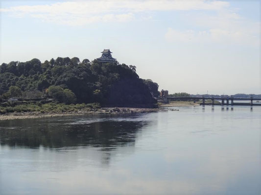 木曽川と犬山城　白帝城の由来の光景か