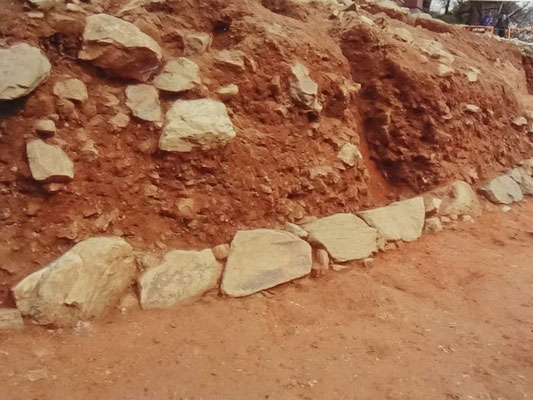 発掘時の石垣