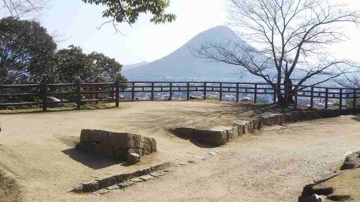 月見櫓跡と讃岐富士
