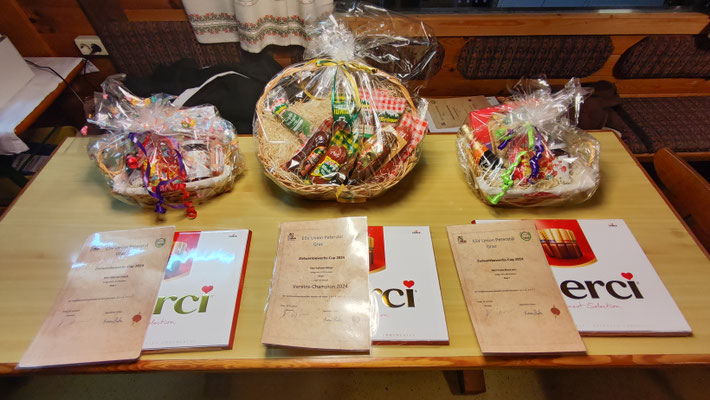 Diese Geschenkkörbe mit schmackhaften Spezialitäten warten auf die Medaillengewinner