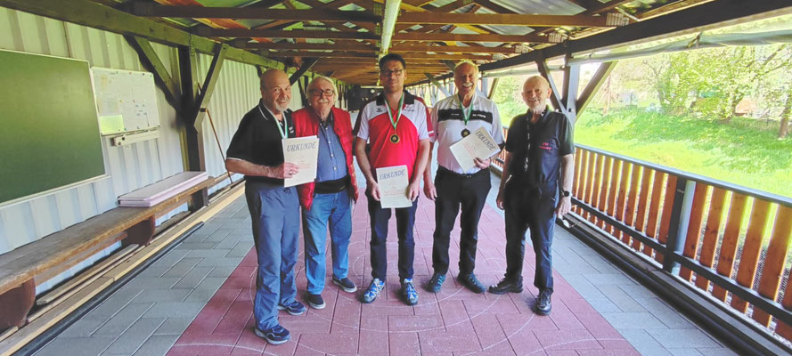 Unsere Medaillengewinner mit Obmann Heribert Hütter und Sportlichem Leiter Roman Dorfner