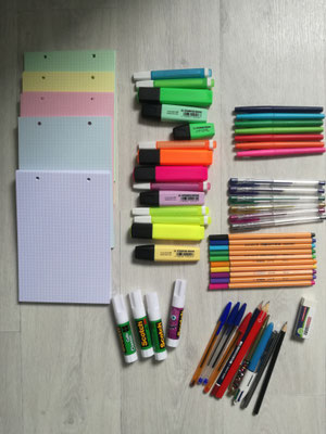 Aujourd'hui j'ai  fais le tri  de mon bureau et de mon armoire. J'y ai passé toute l'après-midi mais au moins c'est fait .