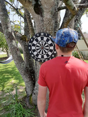  Léger ennui aujourd'hui. Je deviens un expert en cible depuis le confinement. Demain j'aide à mettre en route la piscine. Les photos suivront.