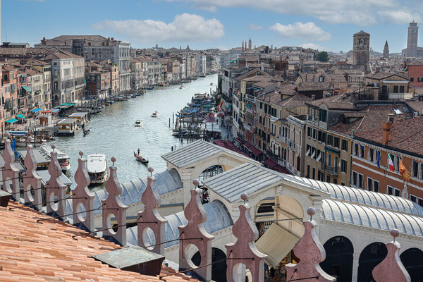 Südlicher Blick auf Canal Grande von der Rialtobrücke