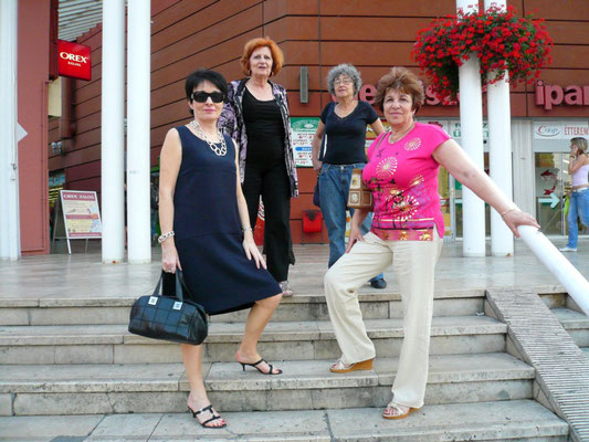 Olga, Eva, Zsuzs, Judit