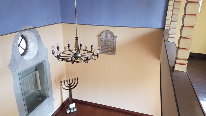Synagoge von innen. (Sicht vom oberen Balkon für die Frauen)