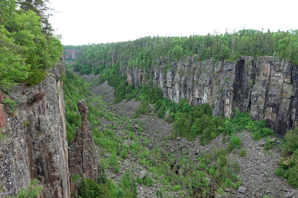 Der tiefe Ouimet-Canyon