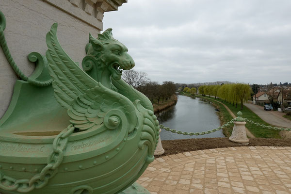 Unter der Brücke fliesst die Loire