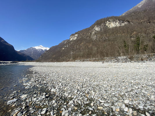 ...und chillen am Fluss