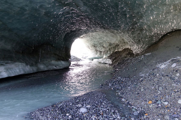 Eisige Höhle