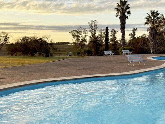 ...und der Iveco steht gleich unterhalb der Pools