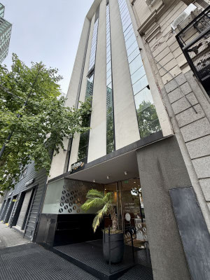 Unser Hotel ist schmal und hoch mit toller Sicht