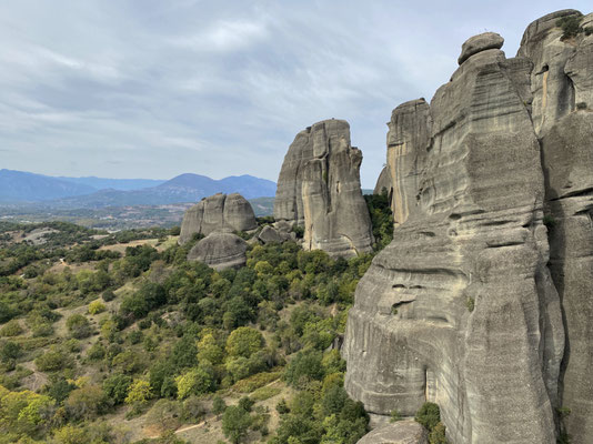 Die Felsengegend bei den Meteora-Klöstern