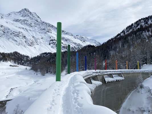 Über die Staumauer zum Bitaberghsee